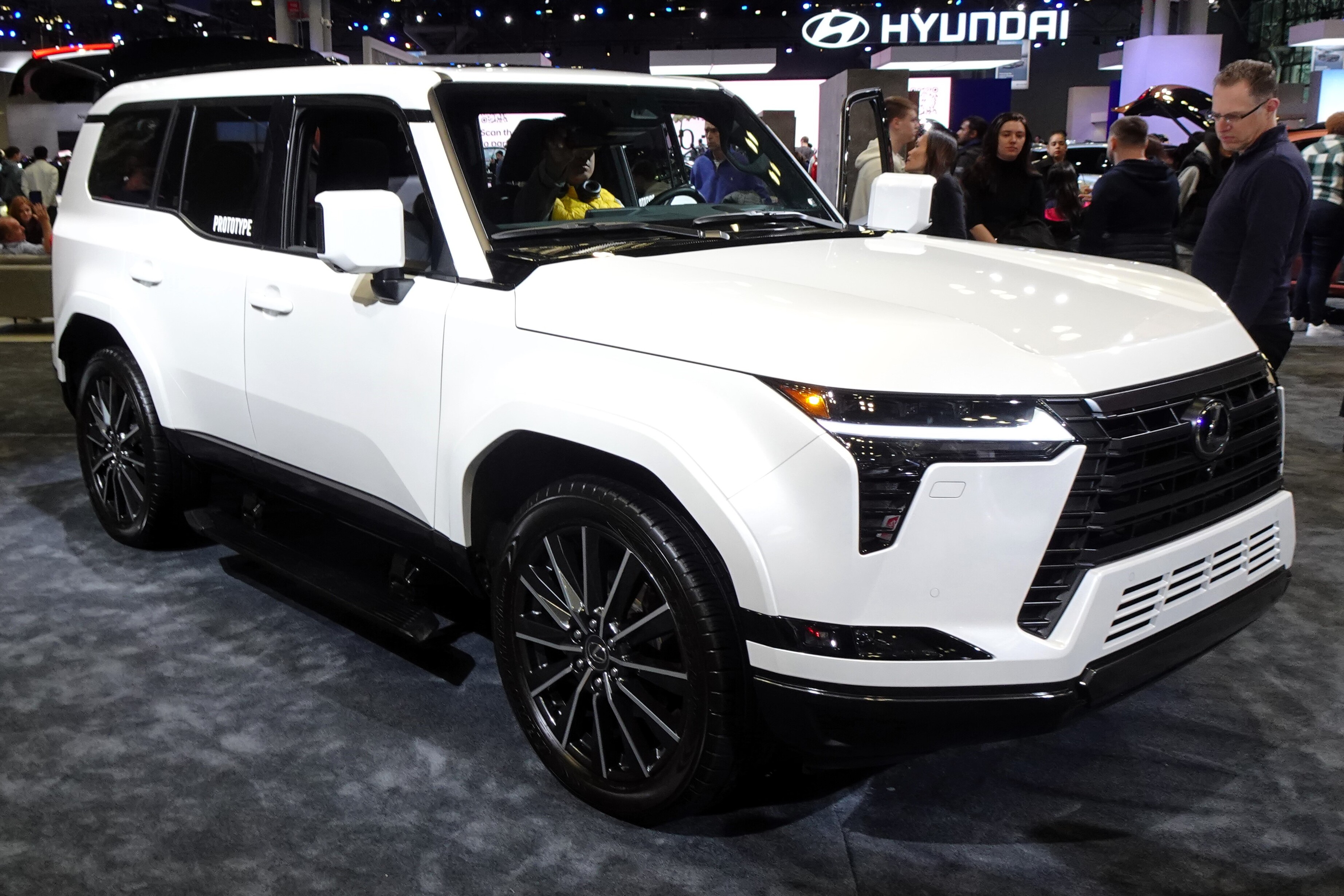 Lexus GX Eminent White Pearl
